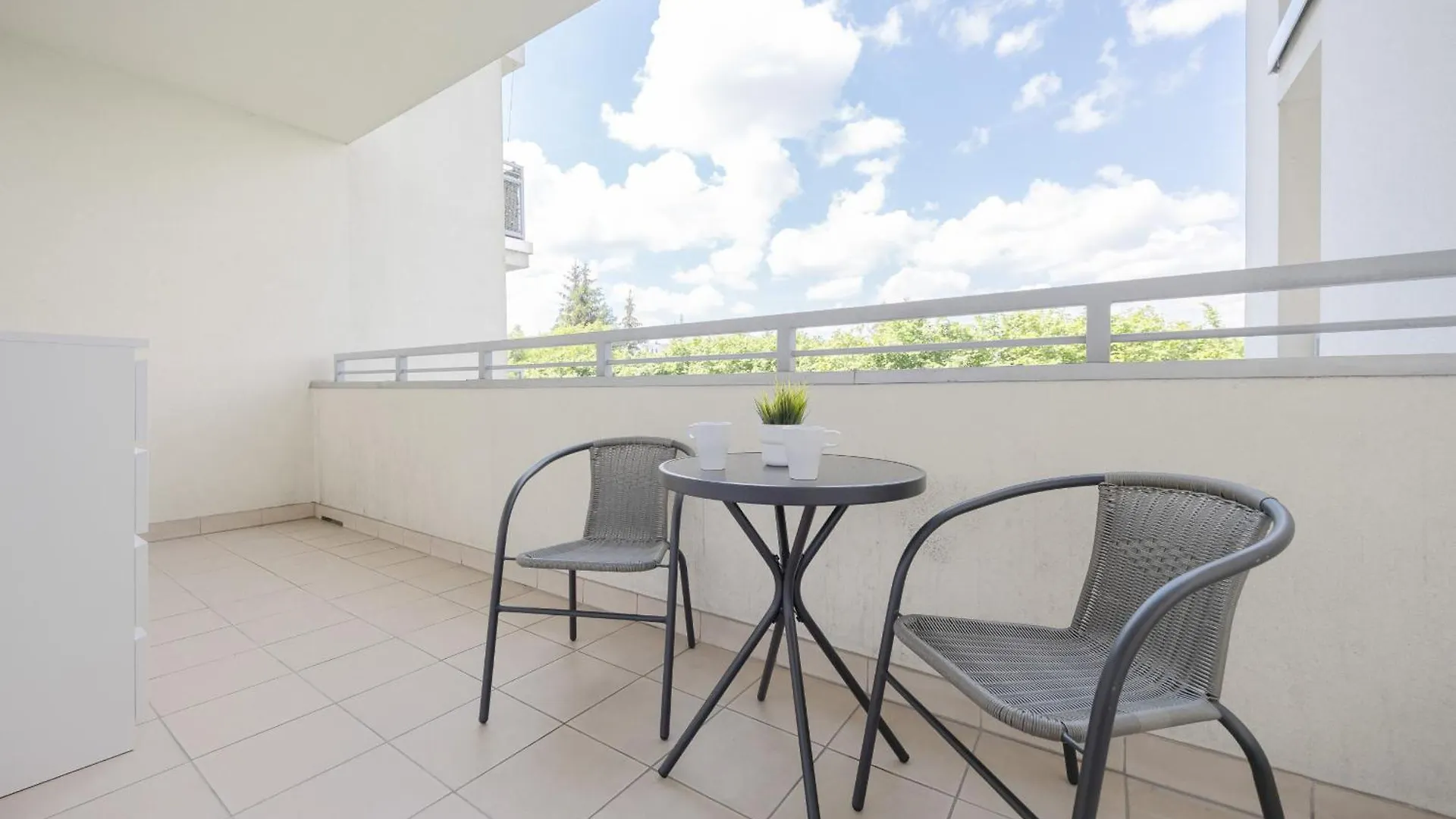 Apartment Wyjatkowy Apartament Z 3 Sypialniami I Balkonem By Noclegi Renters Warsaw