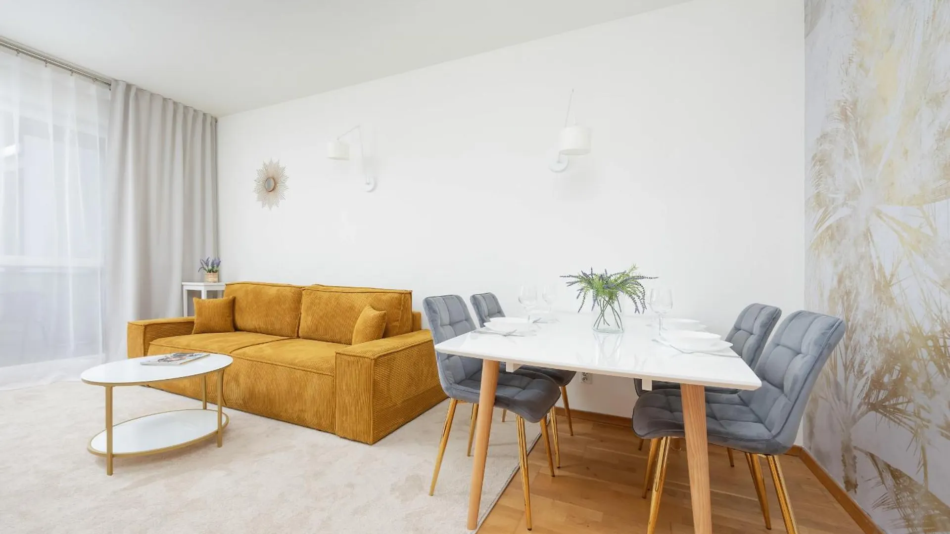 Wyjatkowy Apartament Z 3 Sypialniami I Balkonem By Noclegi Renters Warsaw