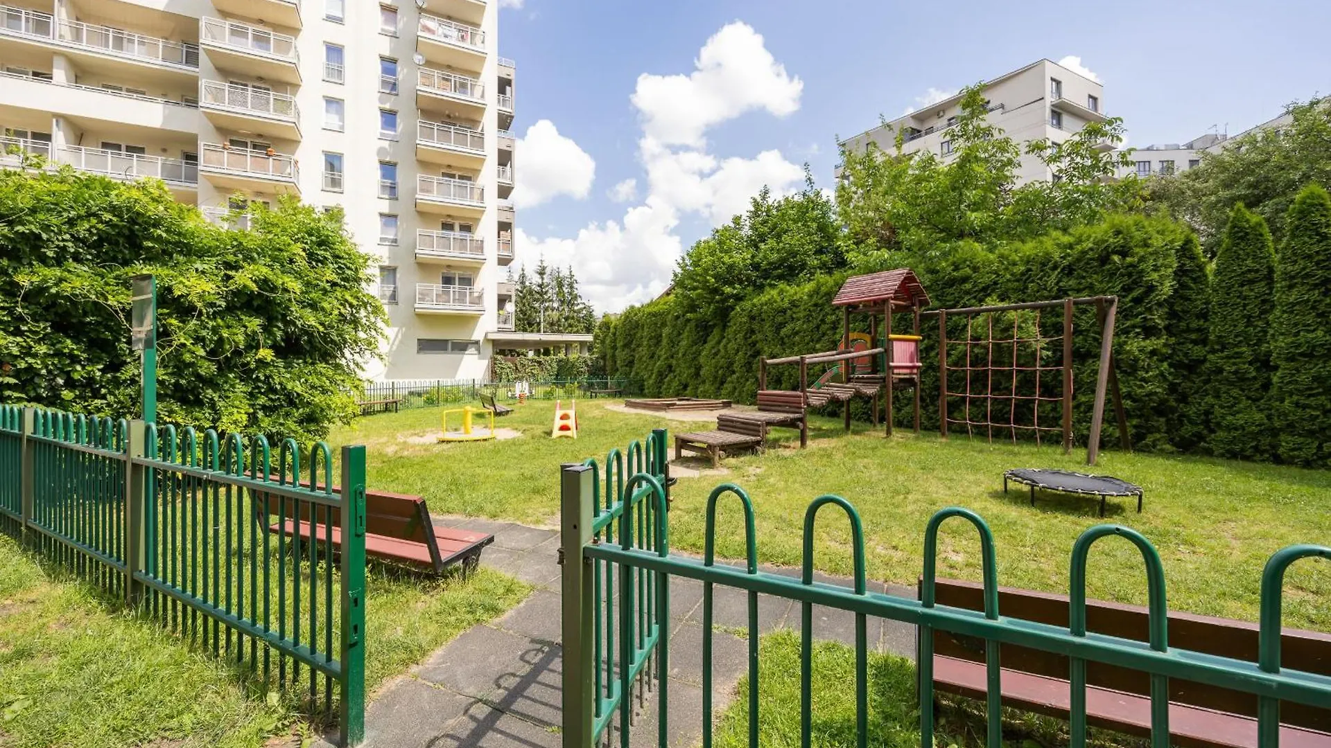 Wyjatkowy Apartament Z 3 Sypialniami I Balkonem By Noclegi Renters Warsaw 0*,  Poland