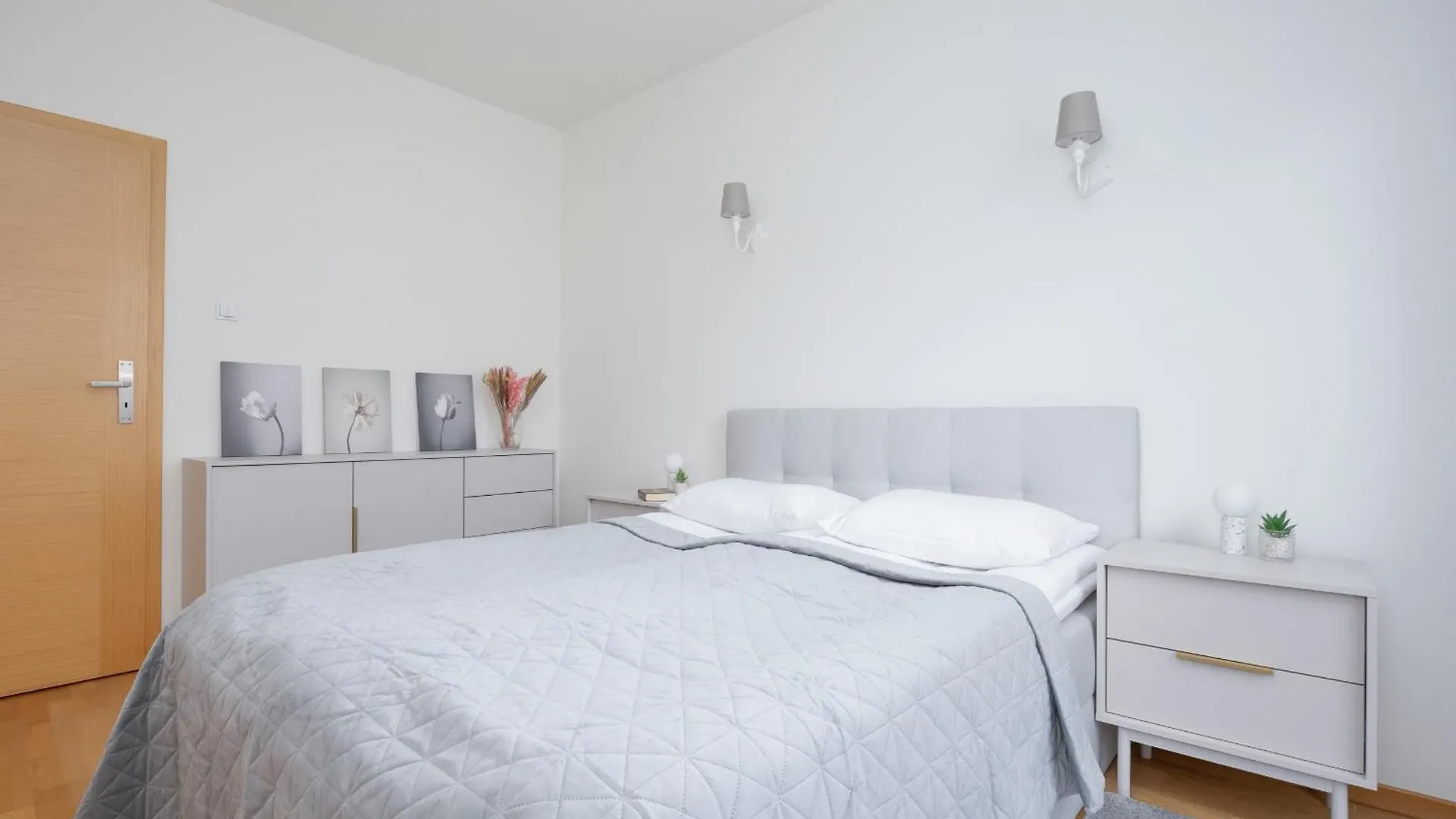 Wyjatkowy Apartament Z 3 Sypialniami I Balkonem By Noclegi Renters Warsaw Apartment