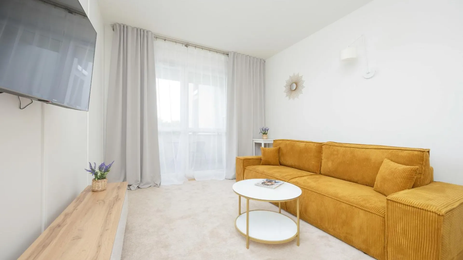 Wyjatkowy Apartament Z 3 Sypialniami I Balkonem By Noclegi Renters Warsaw 0*,  Poland