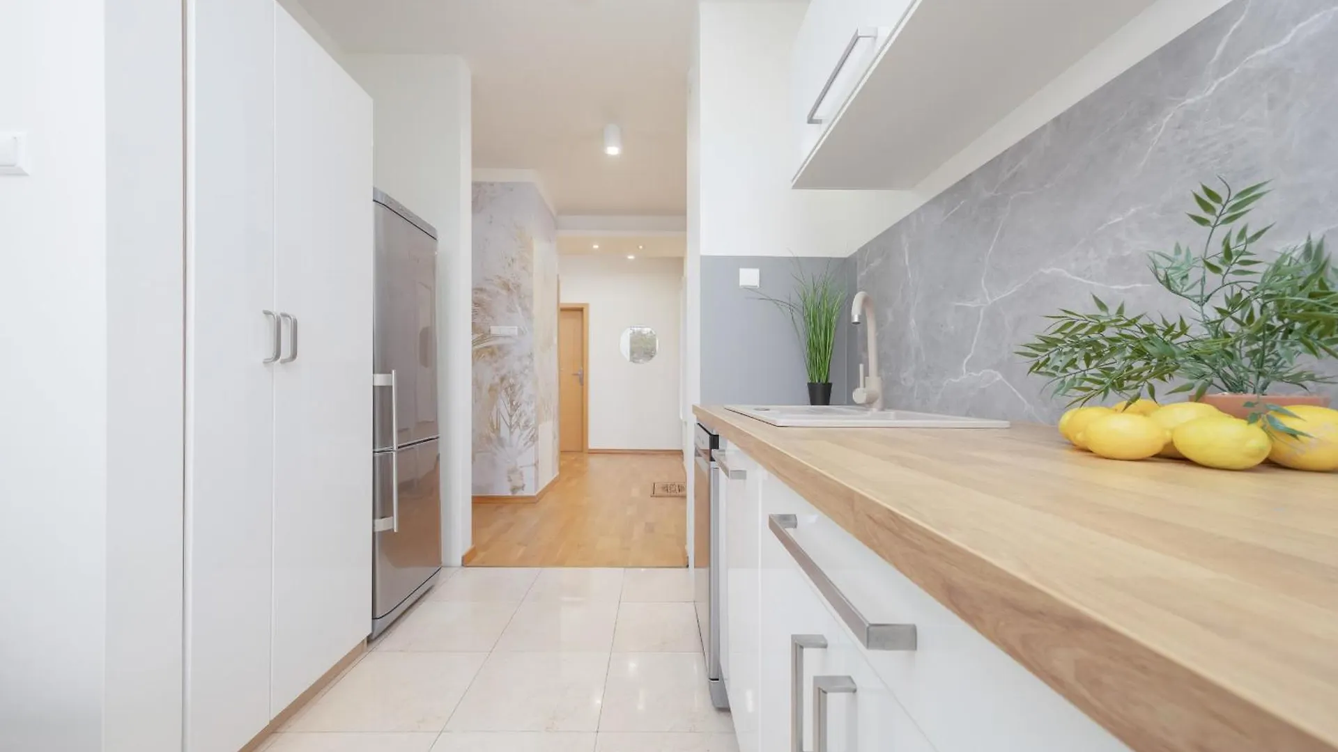 Wyjatkowy Apartament Z 3 Sypialniami I Balkonem By Noclegi Renters Warsaw