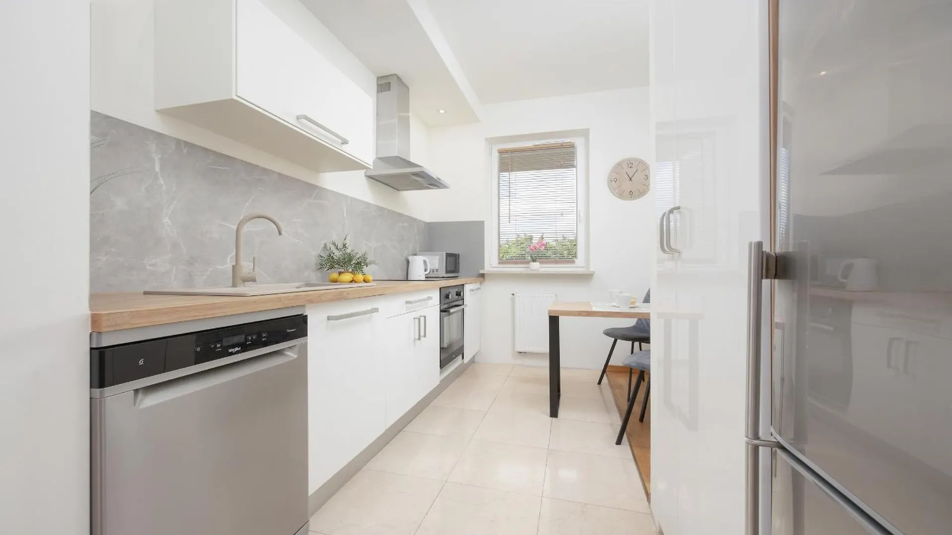 Apartment Wyjatkowy Apartament Z 3 Sypialniami I Balkonem By Noclegi Renters Warsaw Poland