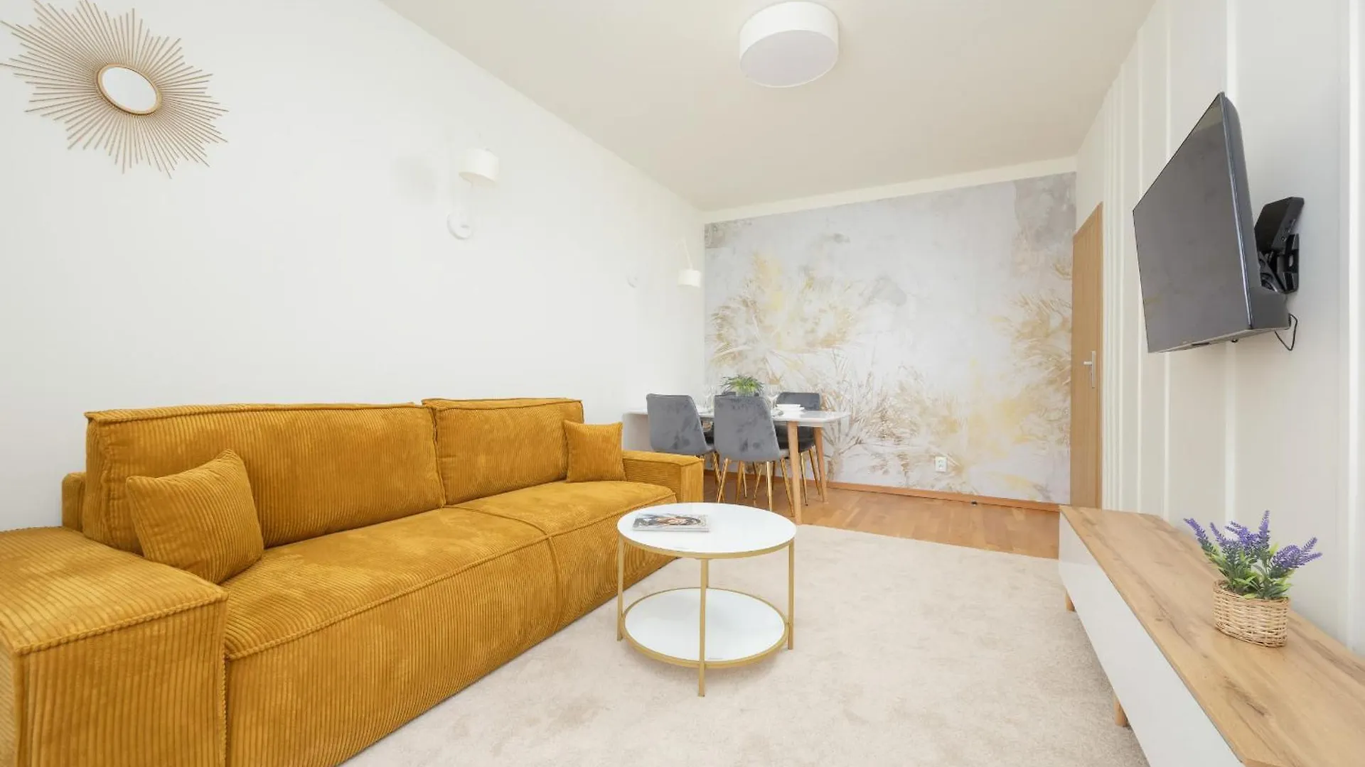 Wyjatkowy Apartament Z 3 Sypialniami I Balkonem By Noclegi Renters Warsaw